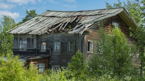 Cottage Demolition in Milton